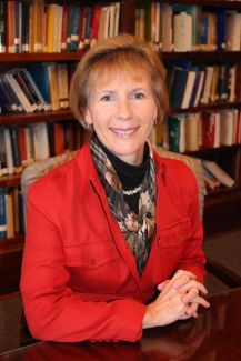 Karen Webber Honored with John Stecklein Distinguished Member Award from AIR